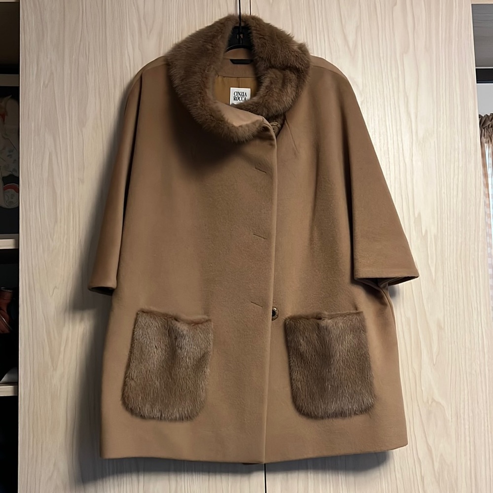 Cinzia Rocca luxury collection cape with fur collar and fur pockets size 4-8
